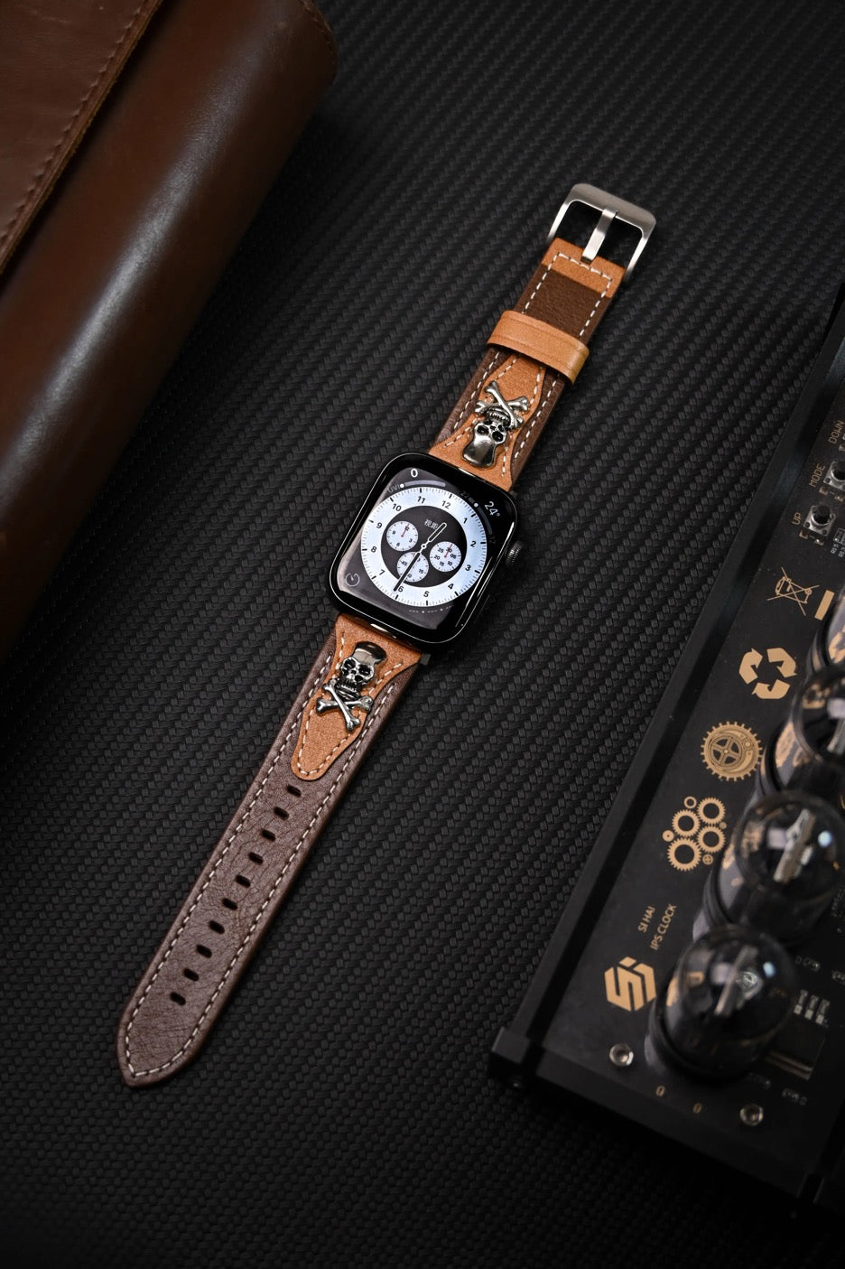 LABR Vintage Punk Skull Leather Apple Watch Band