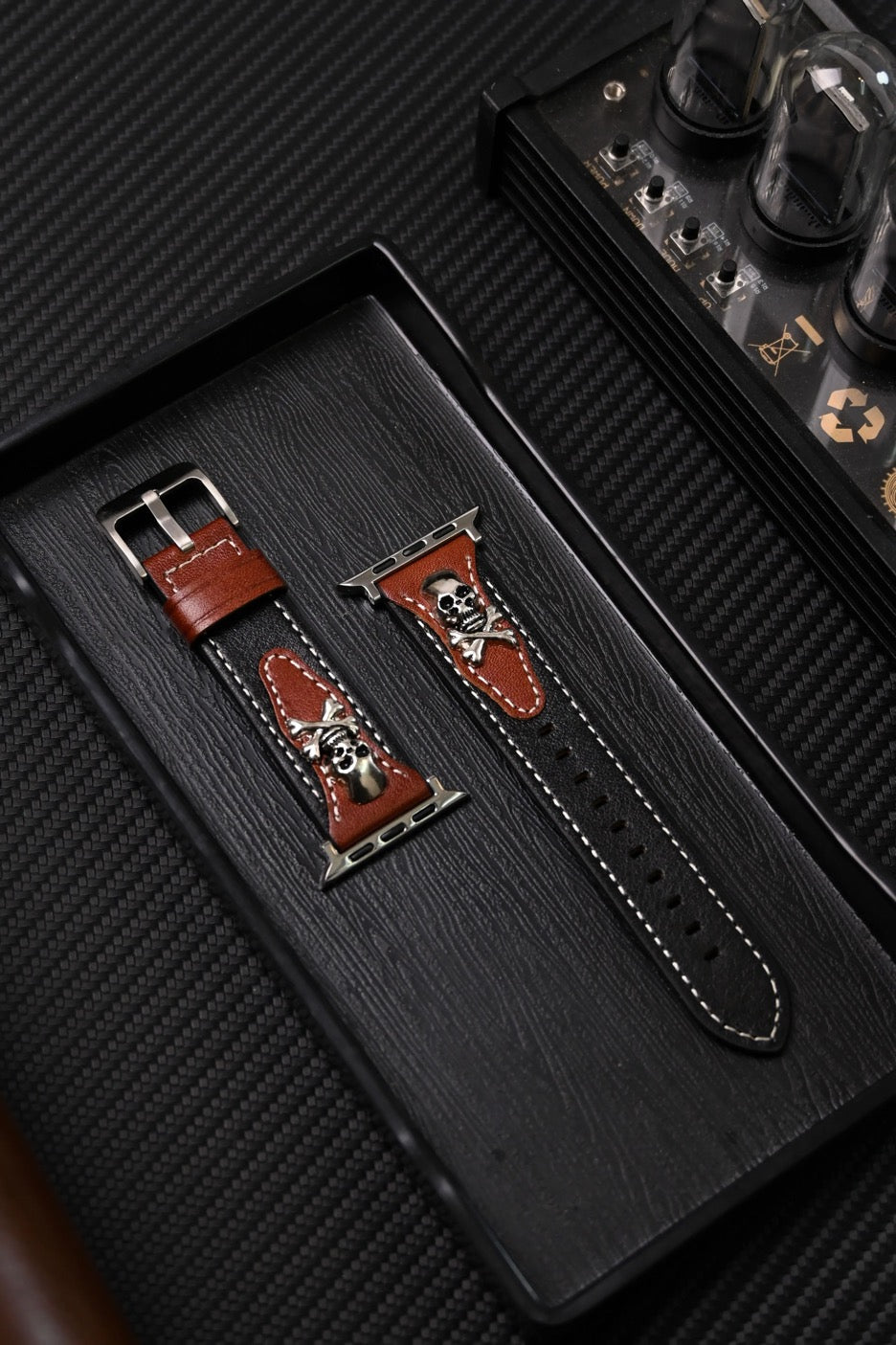 LABR Vintage Punk Skull Leather Apple Watch Band