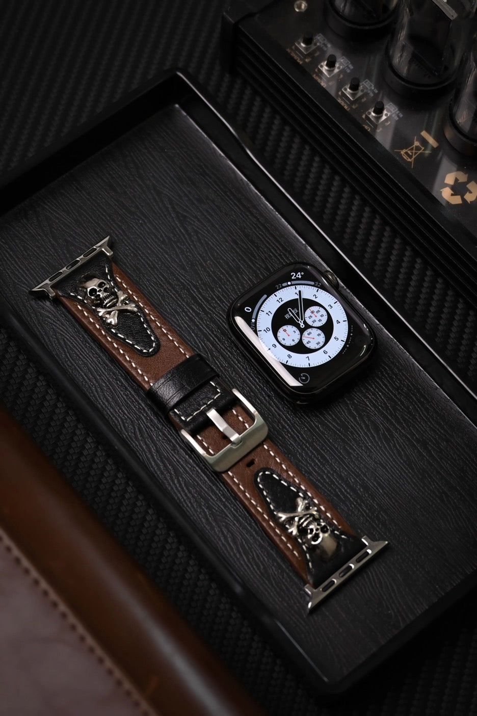 LABR Vintage Punk Skull Leather Apple Watch Band